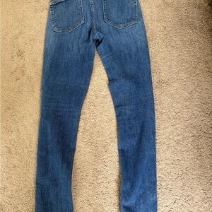 Good American Skinny Jeans in Medium Blue Wash